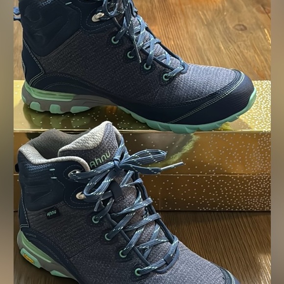 Ahnu Shoes - Ahnu Boots Size 10